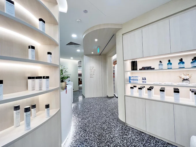Hair salon in Orchard with spacious white interior